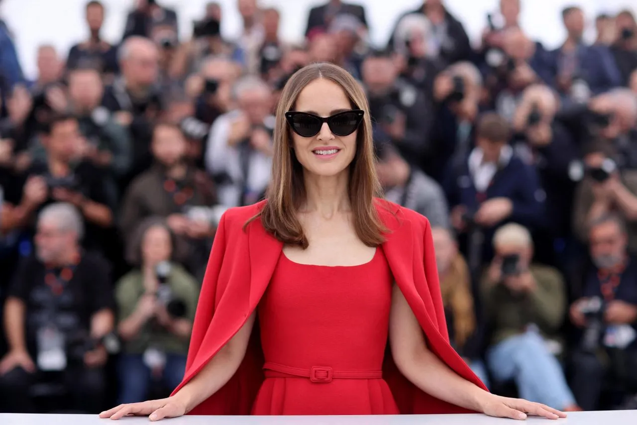 Natalie Portman at May December Photocall Cannes Film Festival02